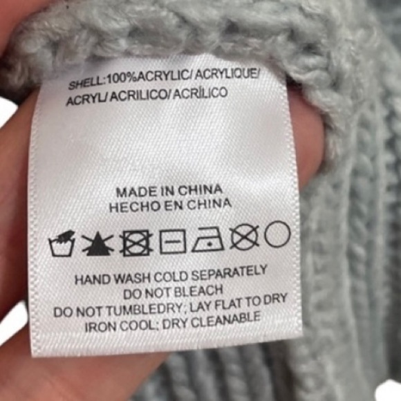 Gorgeous NWT Stellah Crochet Knit Embroidered Sweater, Size Small - Picture 7 of 8